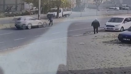 Otomobilin çarptığı 14 yaşındaki genç kız hayatını kaybetti: Kaza anı kamerada!
