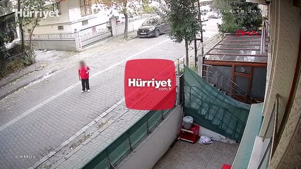 Avcılar'da servis bekleyen çocuğu takip etti; annesi gelince kaçtı!