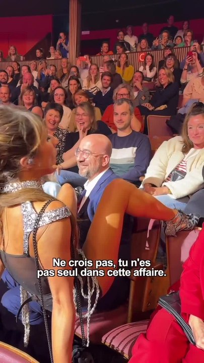 Marie s'infiltre surprend l'ancien premier ministre, Charles Michel, lors de son spectacle