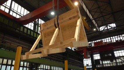 14_Transport to customers - Loading container