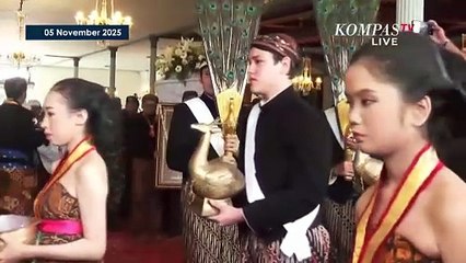 Detik-Detik Peti Raja Surakarta Pakubuwono XIII Diangkat ke Kereta Kencana, Diiringi Suara Gamelan