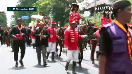 Visual Udara, Warga Padati Iring-iringan Jenazah Raja Surakarta Pakubuwono XIII