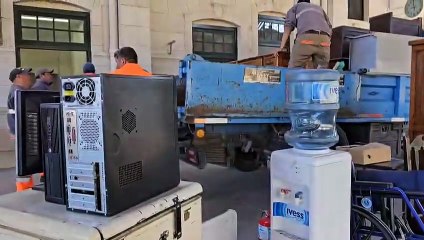 Retiran elementos de la estación de ferrocarril