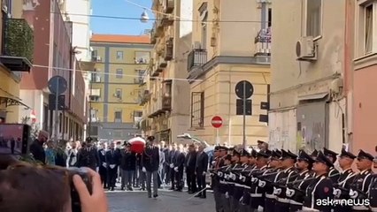 Napoli, chiesa gremita per funerali del poliziotto morto in incidente