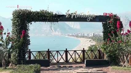 Kasım ayında Antalya'nın ünlü sahilinde manzara değişmedi