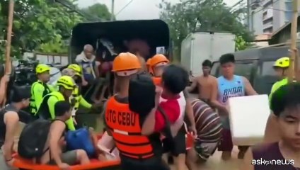 Filippine devastate dal tifone Kalmaegi: "L'acqua si è presa tutto"