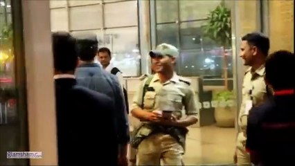 Pooja Hegde blows a flying kiss while Hrithik Roshan seems a bit off today, moods and moments in one frame! 💫   #glamsham #poojahegde #hrithikroshan #bollywood #celebs #spotted #mood  glamsham, pooja hegde, hrithik roshan, bollywood, celebs, spotted, moo