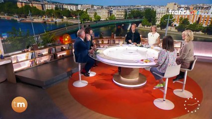 Carole Bouquet a posé un lapin aux présentateurs de "Télématin", qui ont attendu et annoncé jusqu’au dernier moment… Mais elle n’est jamais venue – Regardez