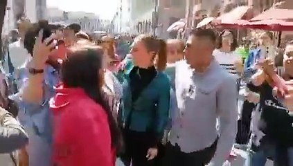 Presidente do México sofre assédio sexual na rua