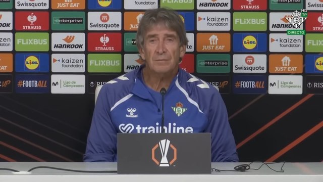 La broma de Pellegrini a Abde en rueda de prensa previa al Betis - Olympique de Lyon