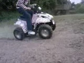 Moi avec le ptit quad rose