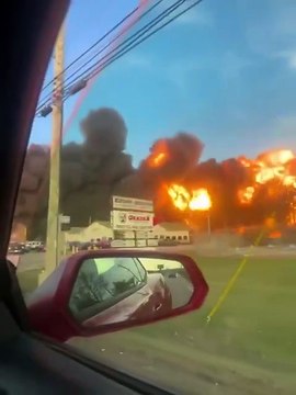 🚨 BREAKING: UPS Flight 2976 bound for Honolulu, Hawaii had 280,000 gallons of jet fuel on board when it crashed in Louisville, per WLKY MULTIPLE explosions have rocked the area, and smoke can be seen for dozens of miles