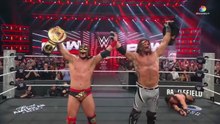 (ITA) AJ Styles e Dragon Lee vincono i Titoli di Coppia di RAW (WWE RAW 20/10/2025)