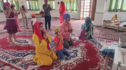 Video: गुरु के दरबार में टेका मत्था, की खुशहाली की अरदास