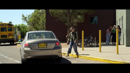 Government Traps An Alien That Fell From The Sky Unaware It Will Do Anything To Protect A Girl