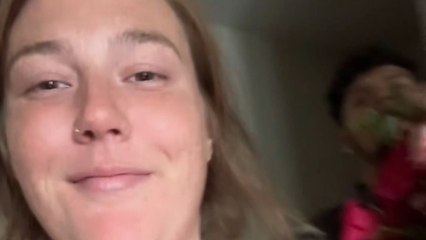 Woman bursts into tears as her daughter and her boyfriend bring roses