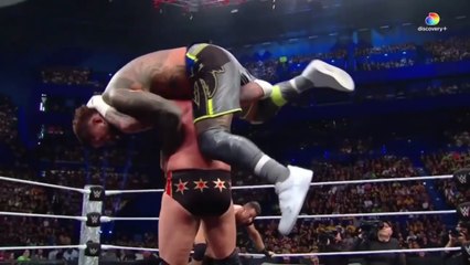 (ITA) CM Punk contro Jey Uso e LA Knight [Triple Threat Match] (WWE RAW 13/10/2025)