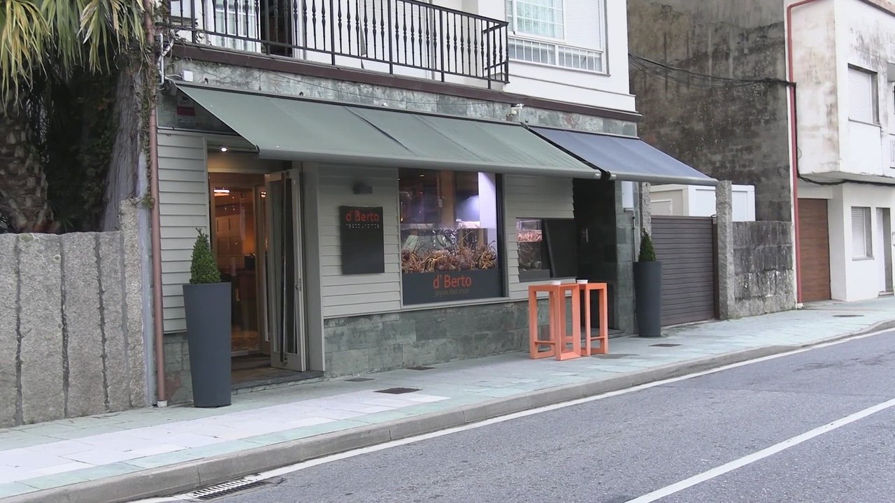 El rey Juan Carlos cazado en un restaurante en O Grove