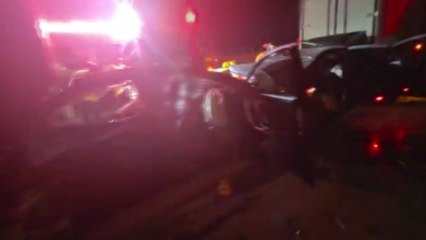 서울문산고속도로에서 연쇄 추돌사고...4명 부상 / YTN