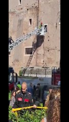 Crollo Torre dei Conti ai Fori imperiali le operazioni di salvataggio