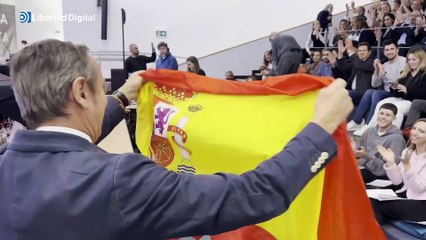 Ovación a Carlos Cuesta: "¡Viva España y viva la libertad!"
