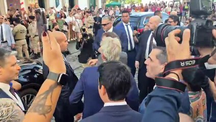 Emmanuel Macron é ovacionado no Centro Histórico de Salvador; Veja vídeo