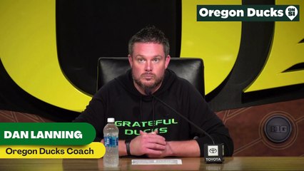 Oregon Ducks discuss ball handling during bad weather conditions