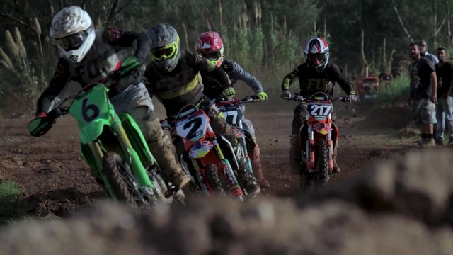 450/250 Motocross Racing (Kawasaki vs KTM)