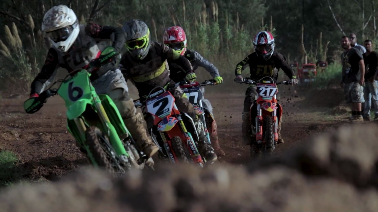 450/250 Motocross Racing (Kawasaki vs KTM)