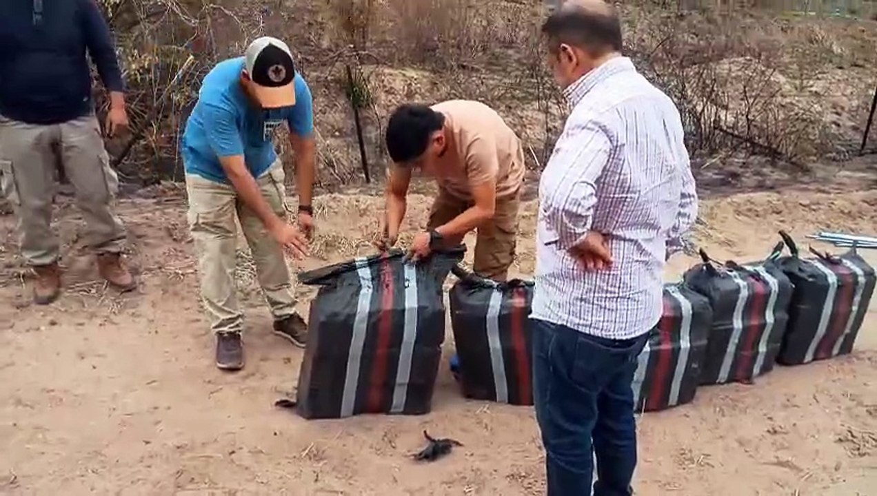 los ladrillos de droga con la marca prada.mp4