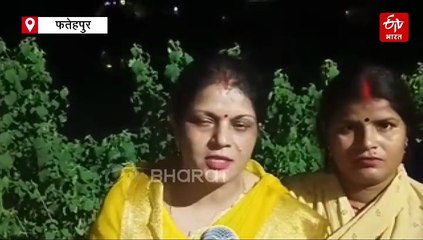 फतेहपुर में विवादित मंदिर-मकबरा में कार्तिक पूजन पर अड़ी 200 महिलाएं, पुलिस से नोंकझोक, बाहर से ही ताली बजाकर गाए भजन