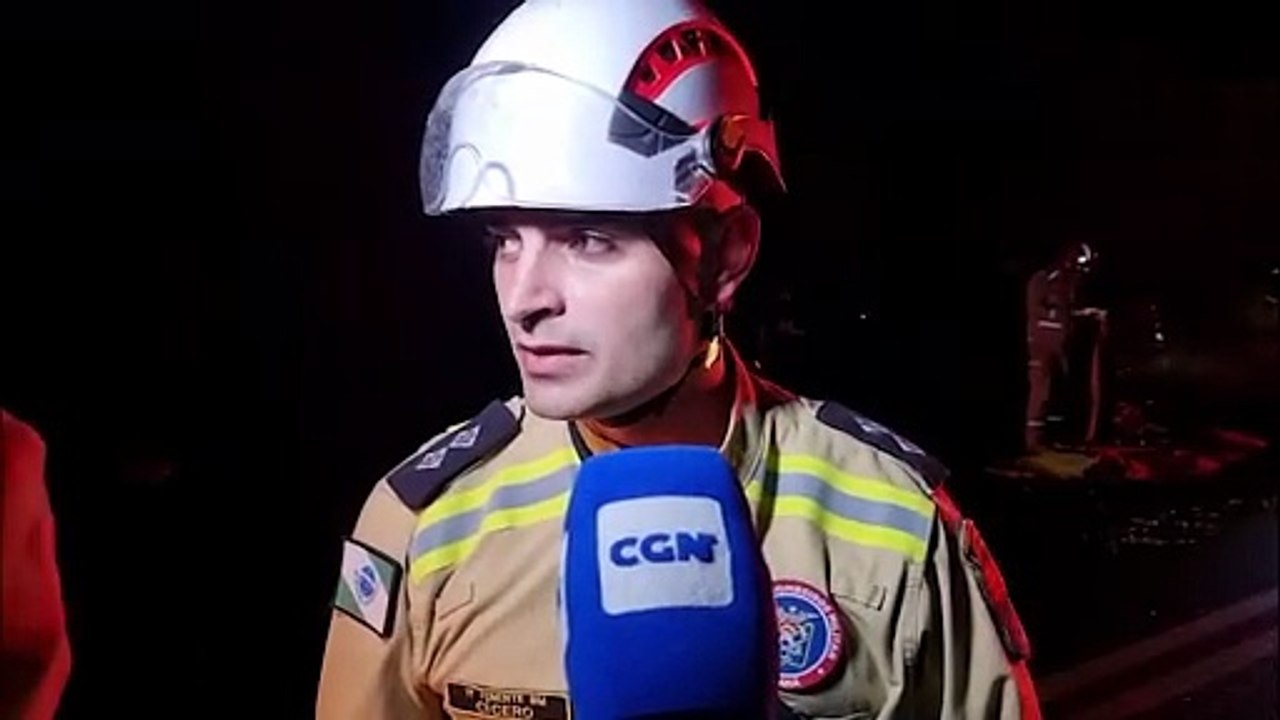 Vítima encarcerada sofreu ferimentos moderados a graves, diz Oficial do Corpo de Bombeiros