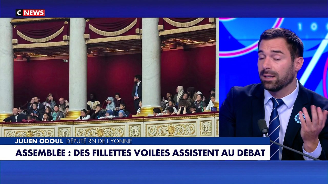 De très jeunes filles voilées, âgées d'une dizaine d'années, assistent à la séance des "Questions au gouvernement" à l'Assemblée : " C'est une infâme provocation dans le temple de la république"