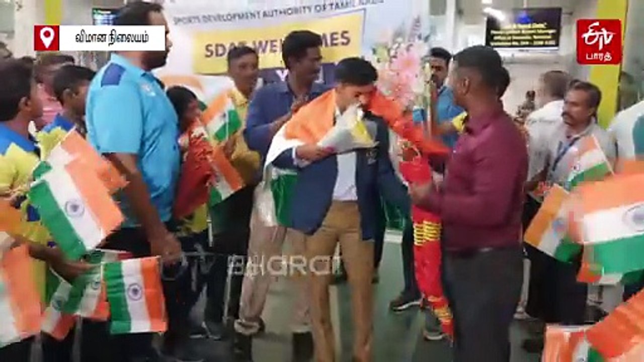 ஆசிய இளையோர் பளு தூக்குதல் போட்டியில் 2 வெள்ளி வென்ற மகாராஜன்! சென்னையில் உற்சாக வரவேற்பு!