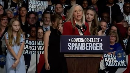 ¡Momento viral! La Gobernadora Spanberger interrumpe a su hija en pleno discurso por no limpiar su habitación 🏡