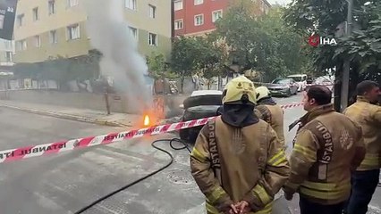 İstanbul'da korku dolu anlar: Yer altı kabloları patladı, bir otomobil alev alev yandı