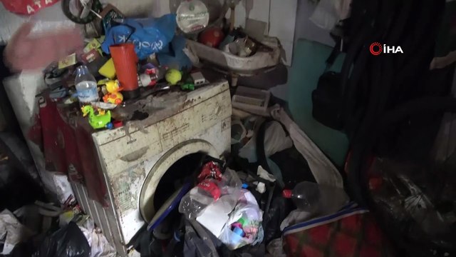 Bursa'da yalnız yaşayan yaşlı adamın evi çöplüğe döndü: 2 kamyon çöp çıkarıldı