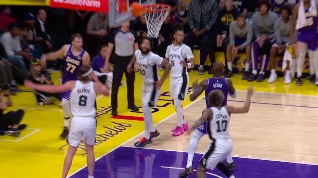 Doncic makes no-look assist for Hachimura