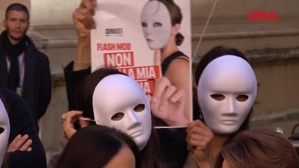 Violenza digitale, a Roma giornaliste in piazza con lo slogan «Non con la mia faccia»