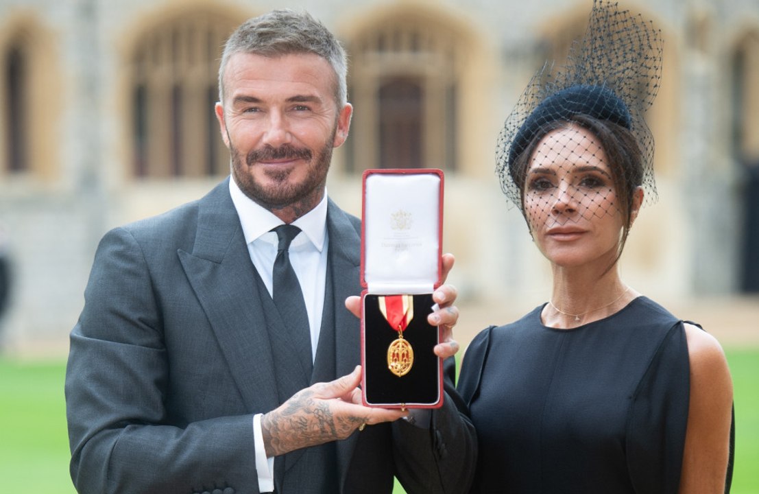 Sir David Beckham, şövalyelik unvanını alırken birkaç damla gözyaşı dökmüş