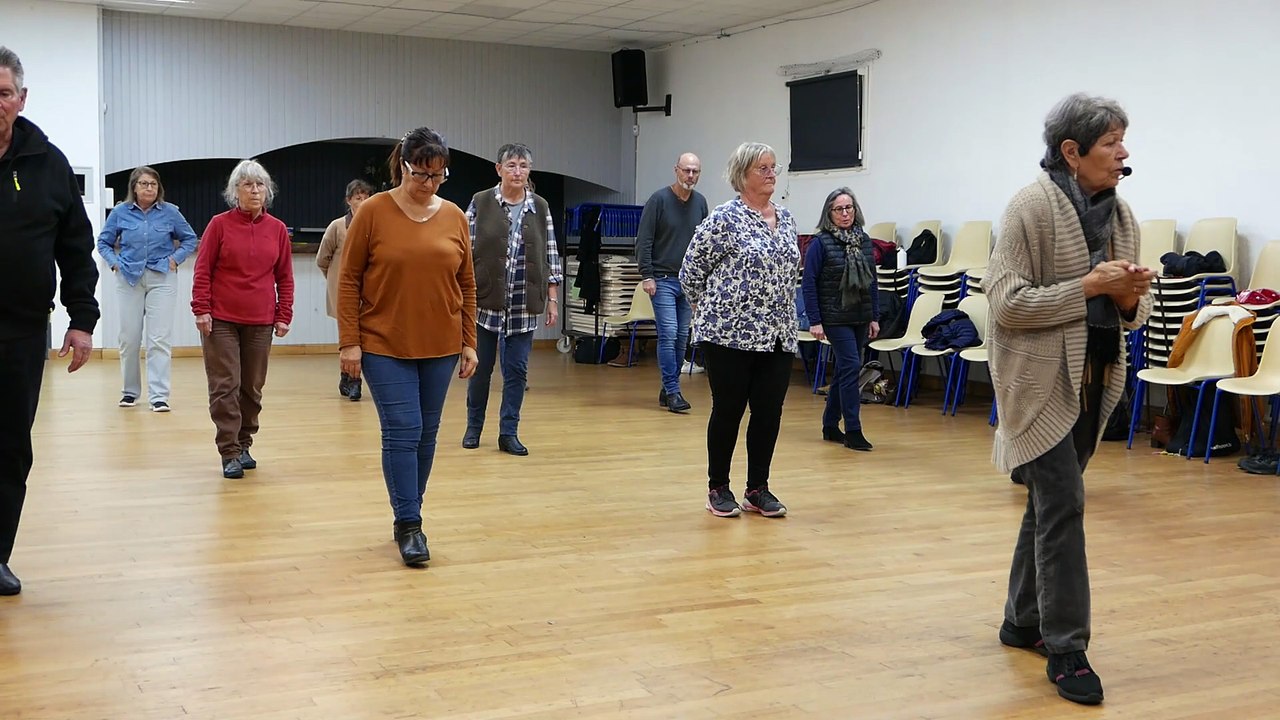 A.A. line dance (32 comptes, 4 Murs)