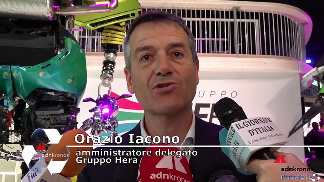 Hera e Lamborghini insieme per l’economia circolare: dagli scarti d’auto nascono robot simbolo di sostenibilità
