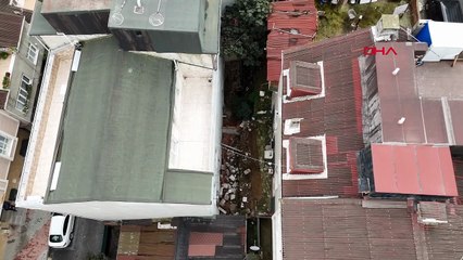 Arnavutköy’de istinat duvarı gürültüyle yıkıldı! Evler tahliye edildi