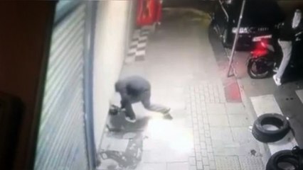 İstanbul'da iş yerine el yapımı patlayıcı ile saldırı kamerada