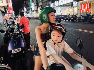 Zuǒpiēzǐ nǚhái (Left-Handed Girl): Trailer HD VO st FR/NL