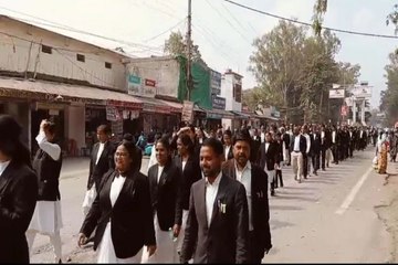 नवीन न्यायालय भवन के स्थानांतरण के विरोध में अधिवक्ताओं ने निकाली विशाल रैली, कल से करेंगे अनिश्चितकालीन हड़ताल