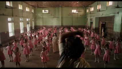 Noomi Rapace est Mère Teresa : bande-annonce