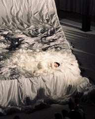 Celebridades reaccionan al esperado nuevo disco de Rosalía, 'Lux' 🎶