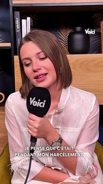 💬 « Pendant mon adolescence, je me suis retrouvée à avoir un rapport avec la nourriture absolument horrible. Je changeais entre boulimie, anorexie… Je me privais de manger, parce qu’en fait, j’allais mal. Je m’auto-sabotais. » Révélée à 11 ans dans The