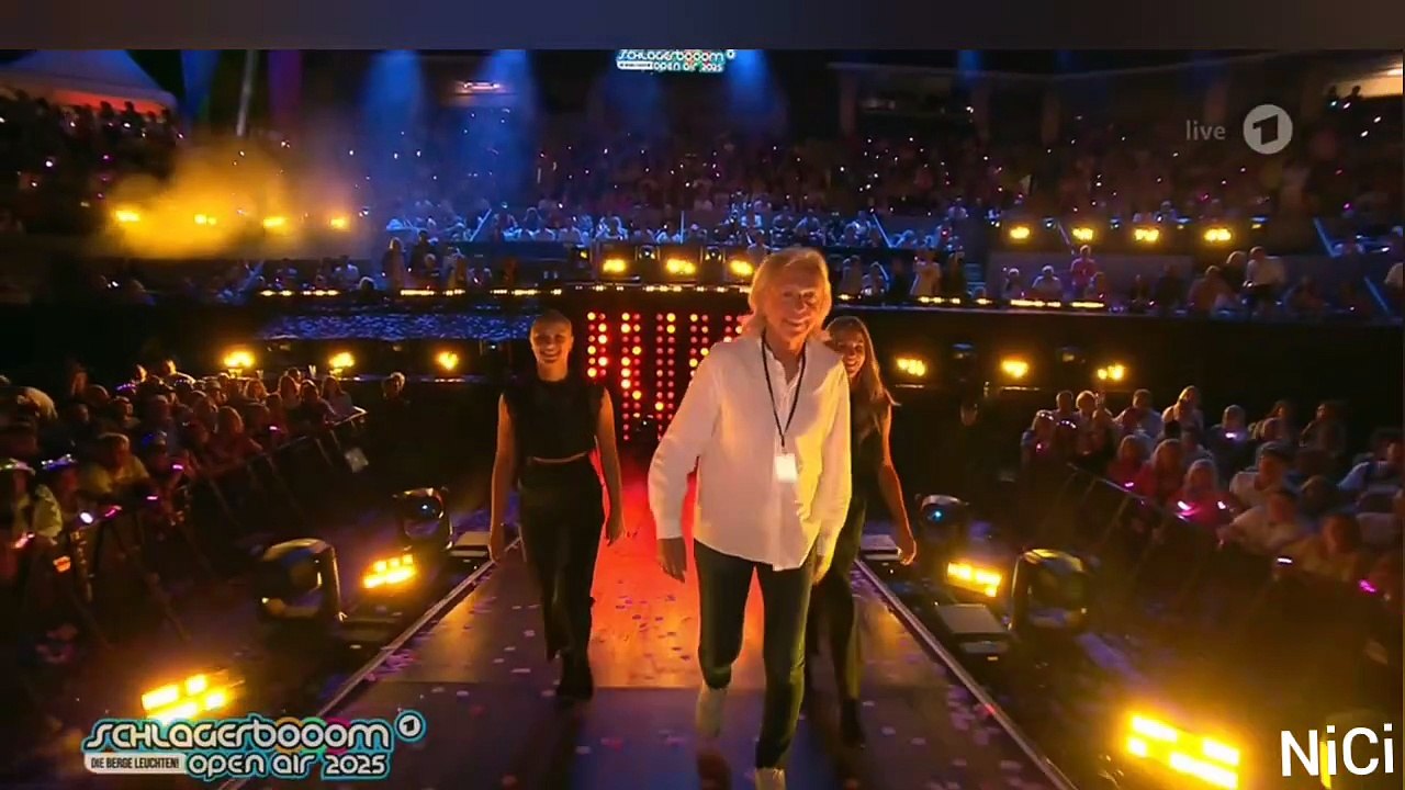 Eine Überraschung von Andrea Berg für ihren Mann Uli zum Hochzeitstag! (Schlagerboom Open Air 2025 -Die Berge leuchten!)